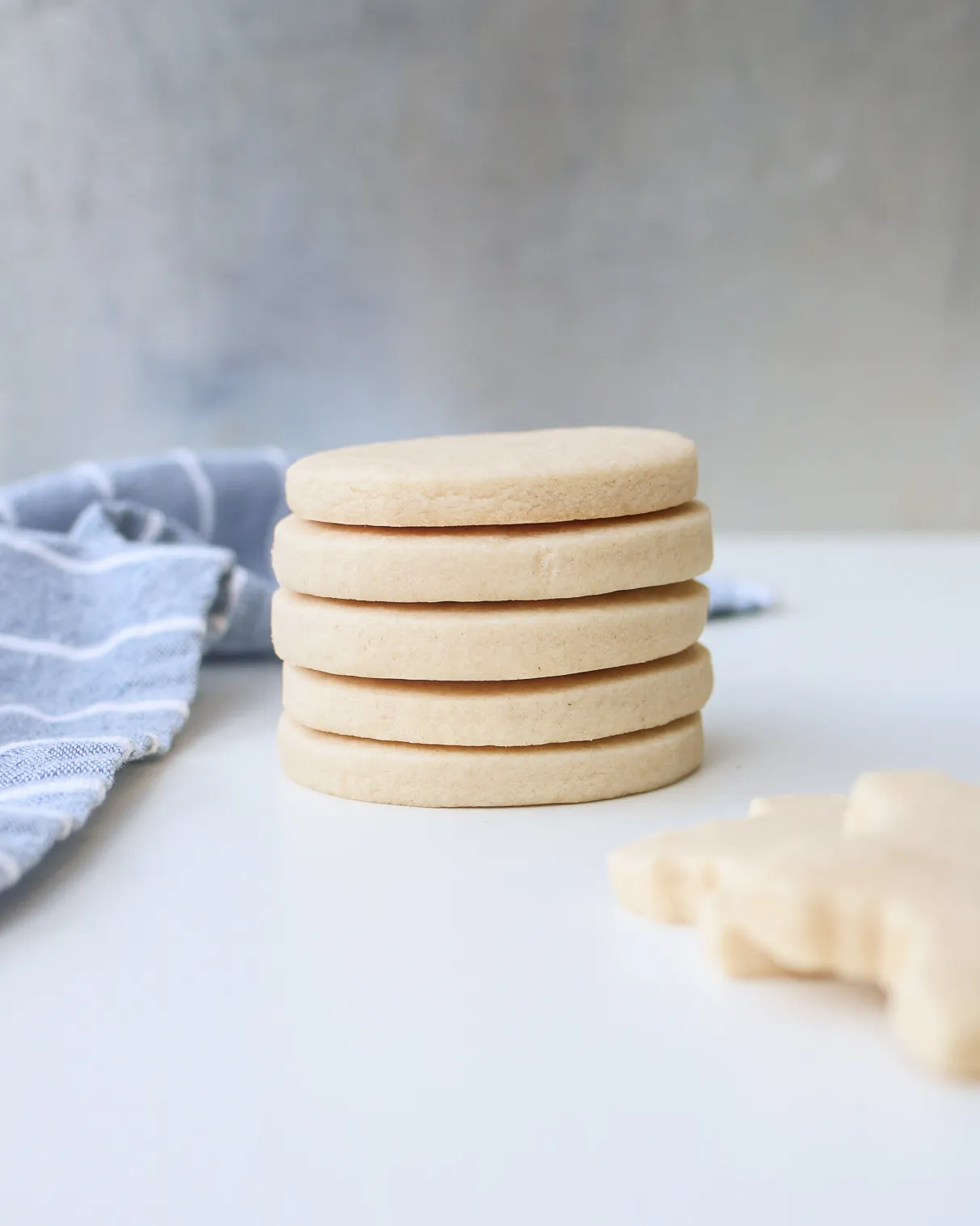 Rolling and Cutting: Creating Shapes with Precision